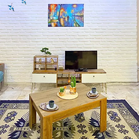 Kyrenia Coastal Baby Apartment *